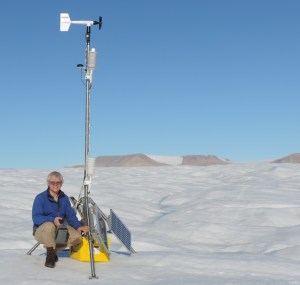 University of Delaware automated weather station on Petermann Gletscher (view to north-east). 