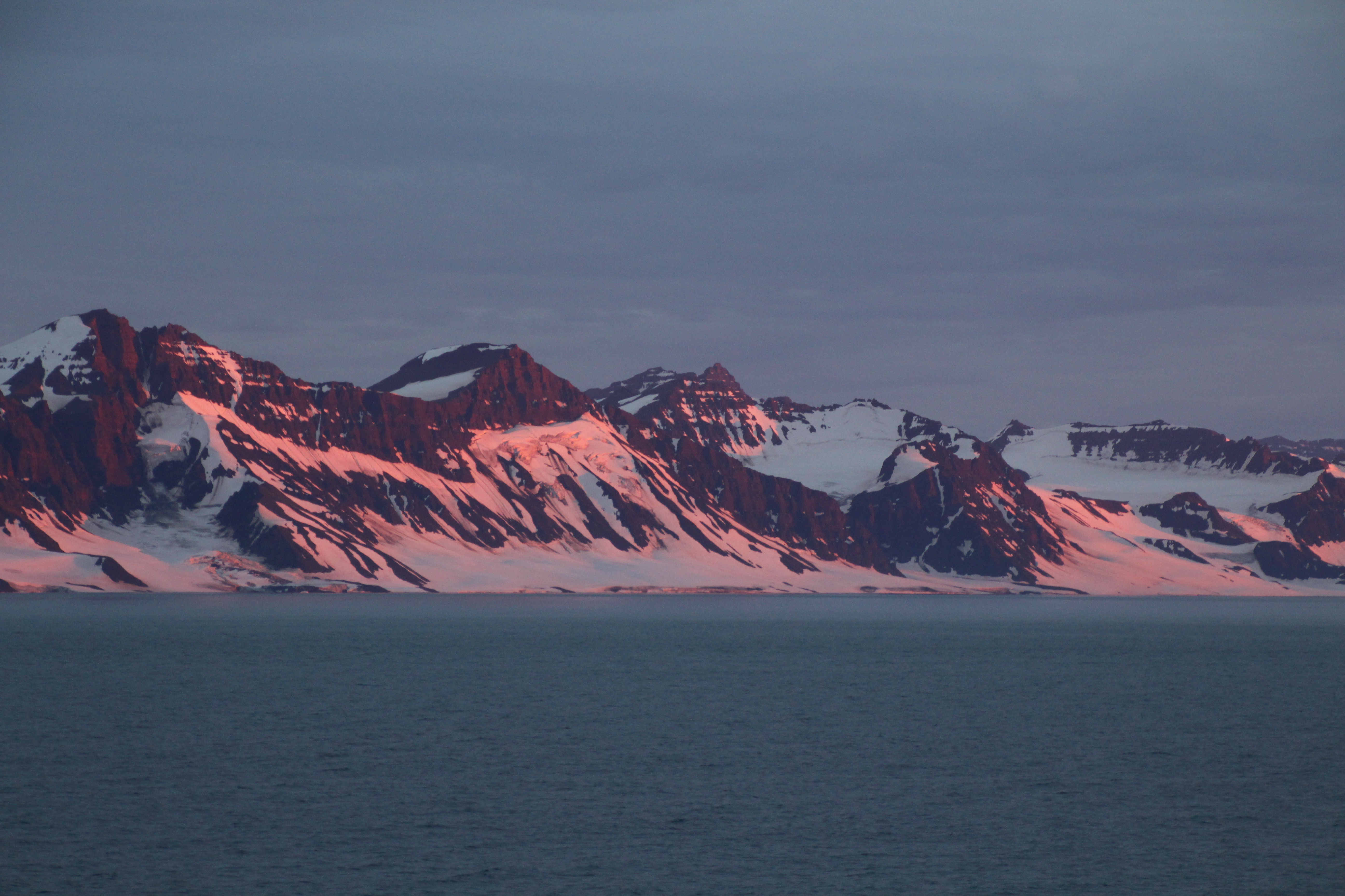 Evening sun on mountains on the Volquart Boons Kyst in Scoresby Sund on August 20, 2018. [Photo by Dragonfly Leathrum]